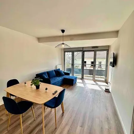 Magnificent Paris 302 דירה